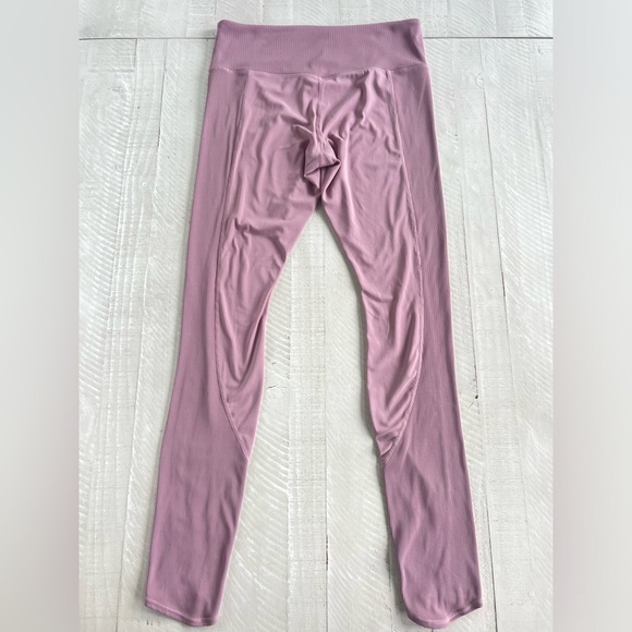 Athleta Women’s Barre Rib Tight Powervita in Sugarplum
Mauve size LP - Picture 3 of 9
